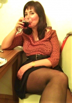 MATURE WHORE