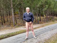 Je suis nudiste et je me balade