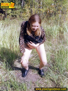 Outdoor pissing of pregnant teen blonde