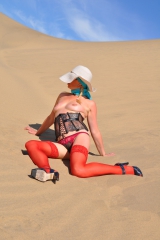 natalie willner spreads pussy in the sand
