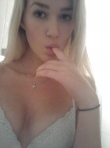 Small tits teen - likes to play with her arse in sexy selfie