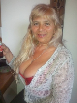 RANDOM WOMEN THAT MAKE ME HARD