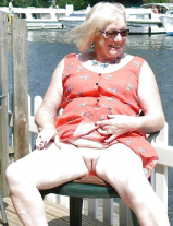 granny shows pussy