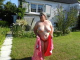 granny shows pussy