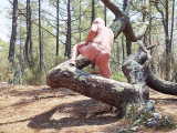 nat092 se donne du plaisir nu dans la nature