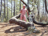 nat092 se donne du plaisir nu dans la nature