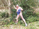 je me mets nu dans les bois