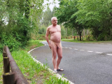 je suis nu sur la route