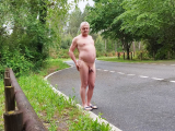 je suis nu sur la route