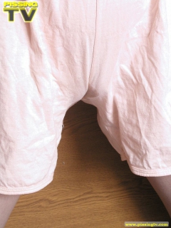 Pissing in the trousers - N