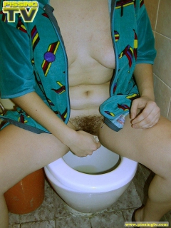 Amateur teen pisses in the toilet - N