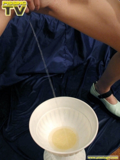 Cock sucker pissing happily - N
