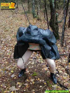 Busty babe peeing - N