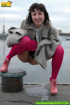 Dock pissing - N