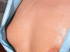 Little Emilia likes playing - N