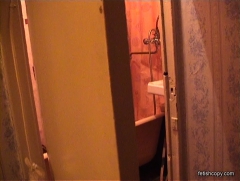 Honey, I'm taking a shower - N
