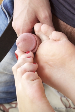 Suck my feet - N