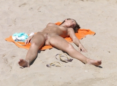 Nuder Beach Collection - N