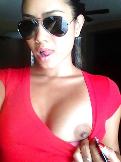 Amateurs Showing Tits 3 - N