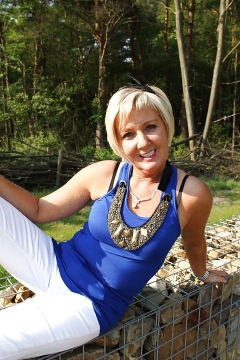 CLASSY GRANNY LOVES DIRTY POSING - N