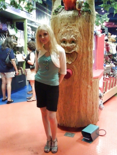 Pretty Blonde Girl - N