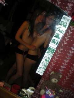 2 sexy skinny teen girls selfshot pics - N