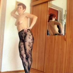 nude wife - N