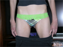 AMATEUR SHOWING ASSHOLE - N