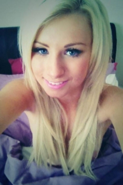 Teen blonde model wannabee - cute tata fan nude selfies - N