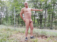 nat092 fait la coquine dans les bois - N