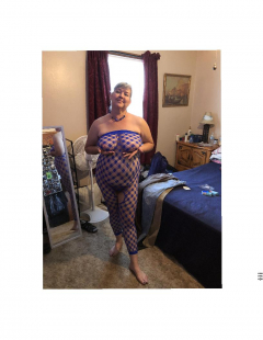 Chubby Kim posing in new outfit. - N