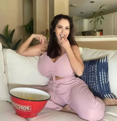 Mature and sexy - N