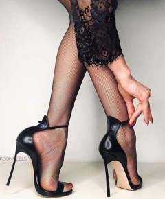 Eroticism of the body - N