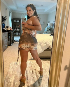 Mature and sexy - N