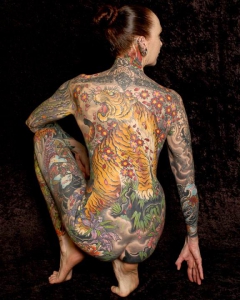 Pierced Tatoo Queen 3 - N