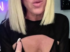 Webcam busty blonde stripped covered by oil anal masturbate