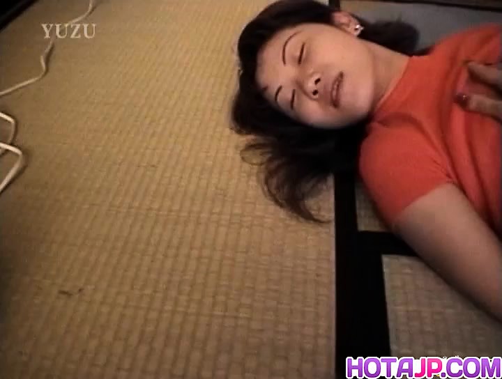 Housewife Ria Kamiya gets nasty in solo