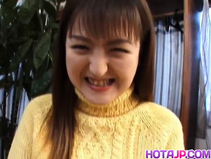 Young Yuki Amagi plasy with her ceamy twat