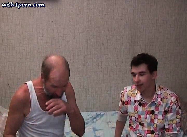 Old gay doing deeptroath in living