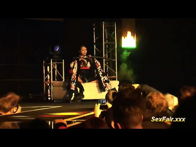 sexy Asian makes audience go crazy
