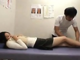 Japanese gal gets a manipulative massage and her cunny touc