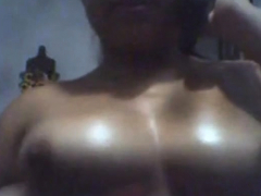 chica-hermosa-muestra-sus-tetas-por-messenger