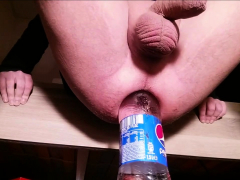 stretching-my-asshole-with-a-1-5l-pepsi-bottle