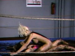 bombshells-wrestling-in-the-muddy-ring