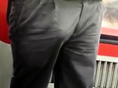 str8-security-guy-bulge-in-metro