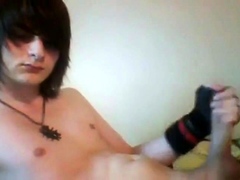 18 yo EMO boy cums on cam