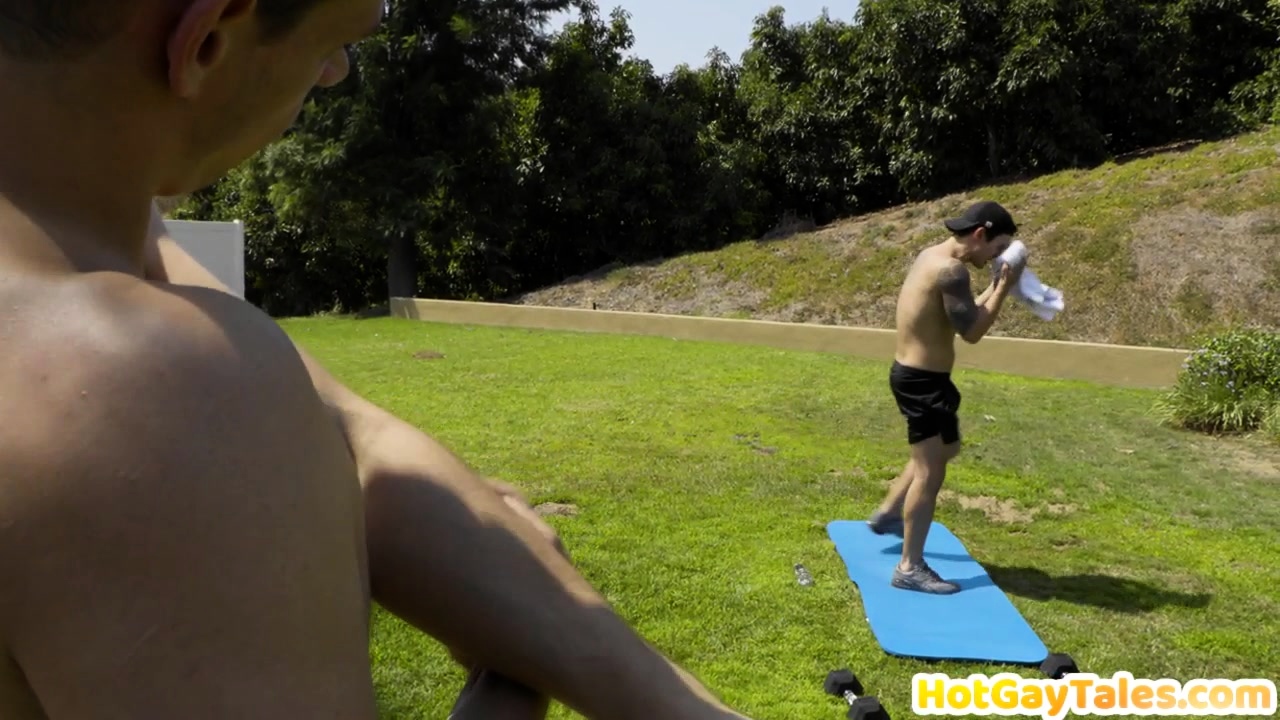 Tattooed stud barebacked after yoga