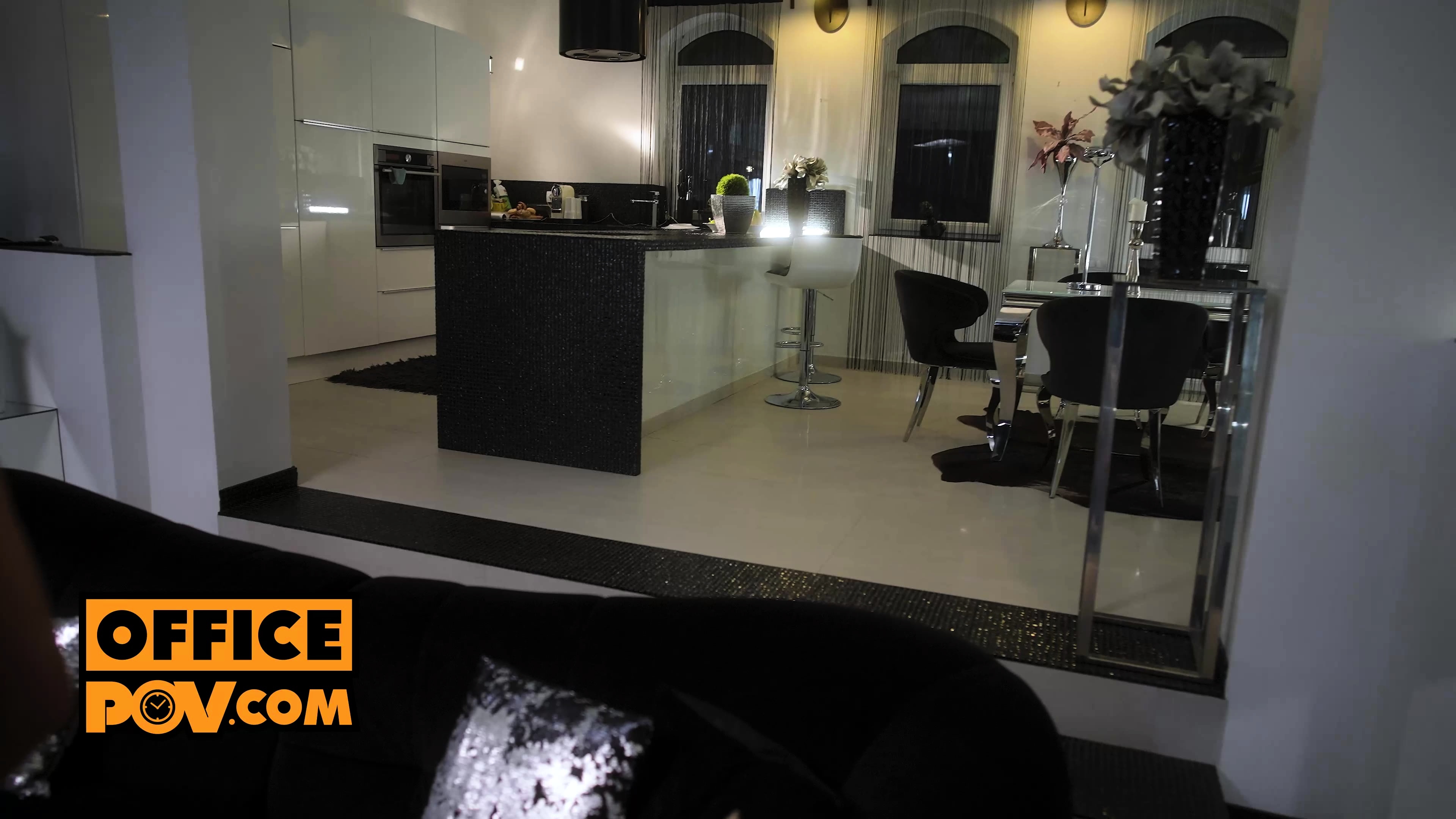 Hot MILF Shalina Devine and petite Geisha Kyd in trio