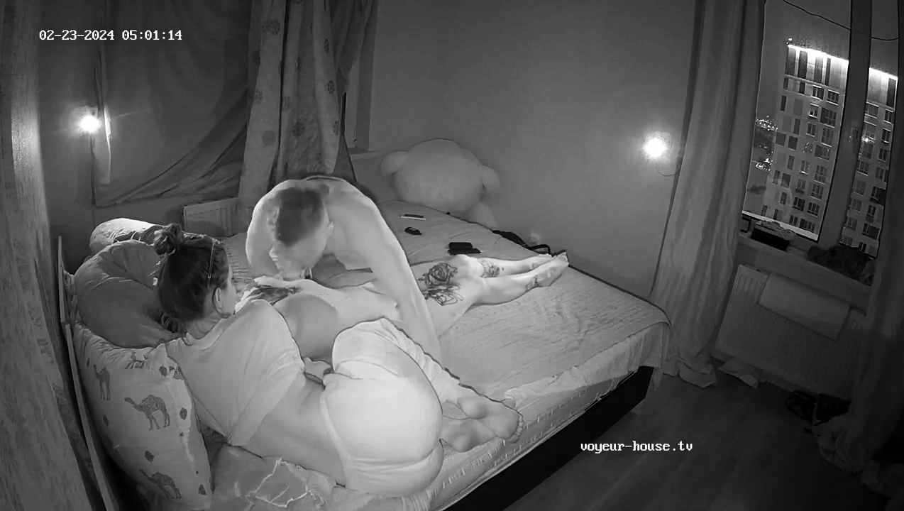 Amateur threesome on cam