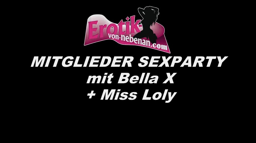 Pissing and squirting at a fetish sex party